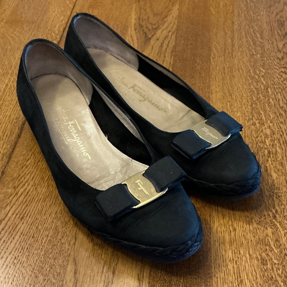 Woman’s Salvatore Ferragamo black suede Vara  flat with braid trim. Size 6. Cute
